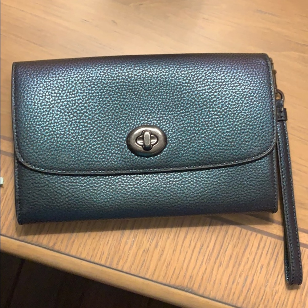 Color changing coach wallet